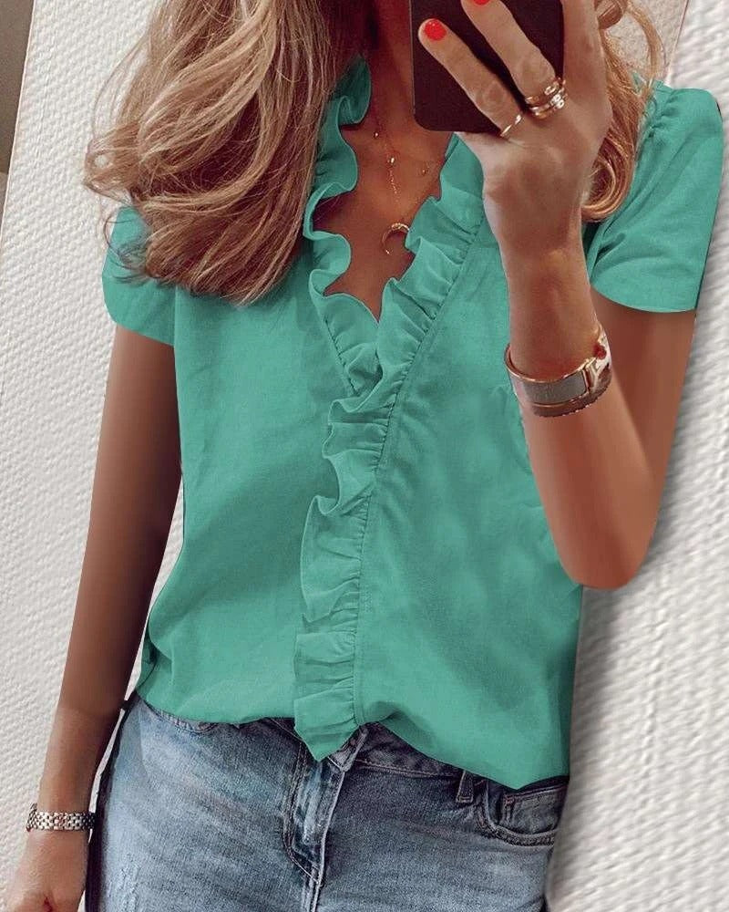 New European and American short sleeved ruffled shirt for woman.